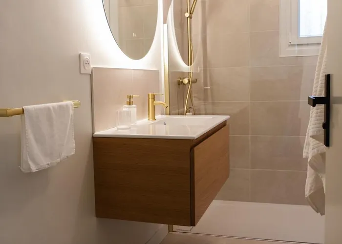 Holiday home Maison-jardin-montsaintmichel-ideal Pro Et Familles *